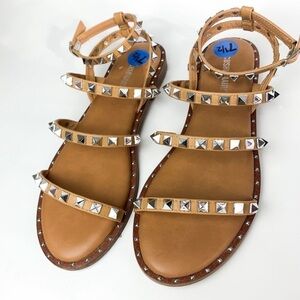 Nwt Cushionaire Memory Foam Metal Embellished Strappy Sandals